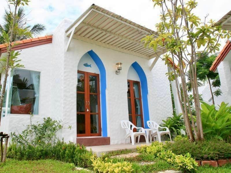 Baanmontra Beach Resort - Bankrut Екстериор снимка